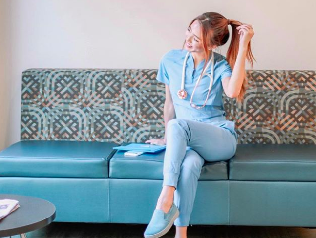 stylish-shoes-to-wear-with-scrubs